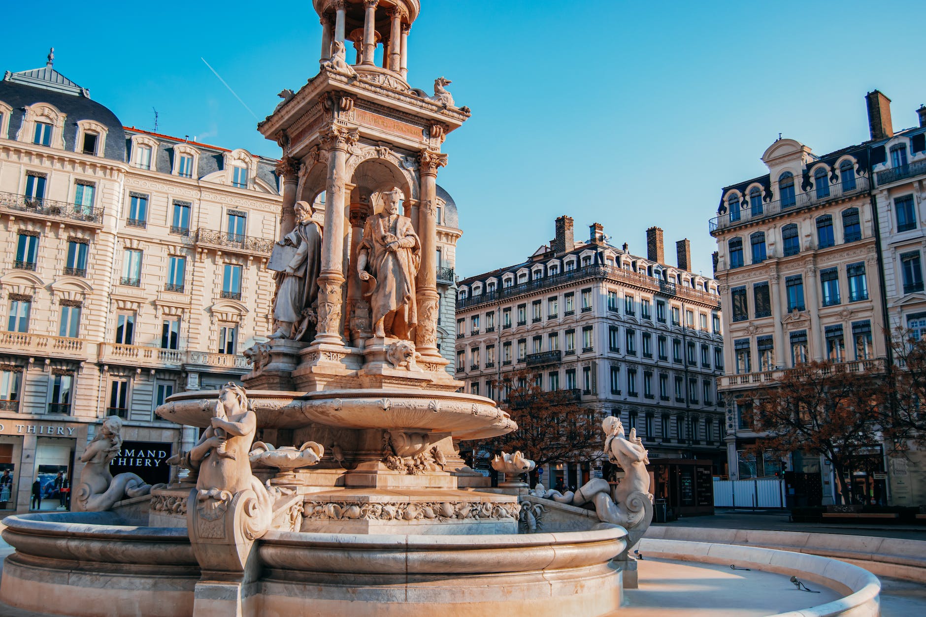 fountain on place des jacobins in lyon